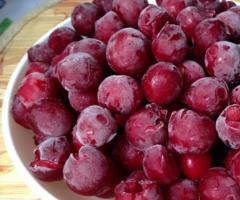 Заморозка вишни на зиму: сколько можно хранить, как разморозить и что сделать